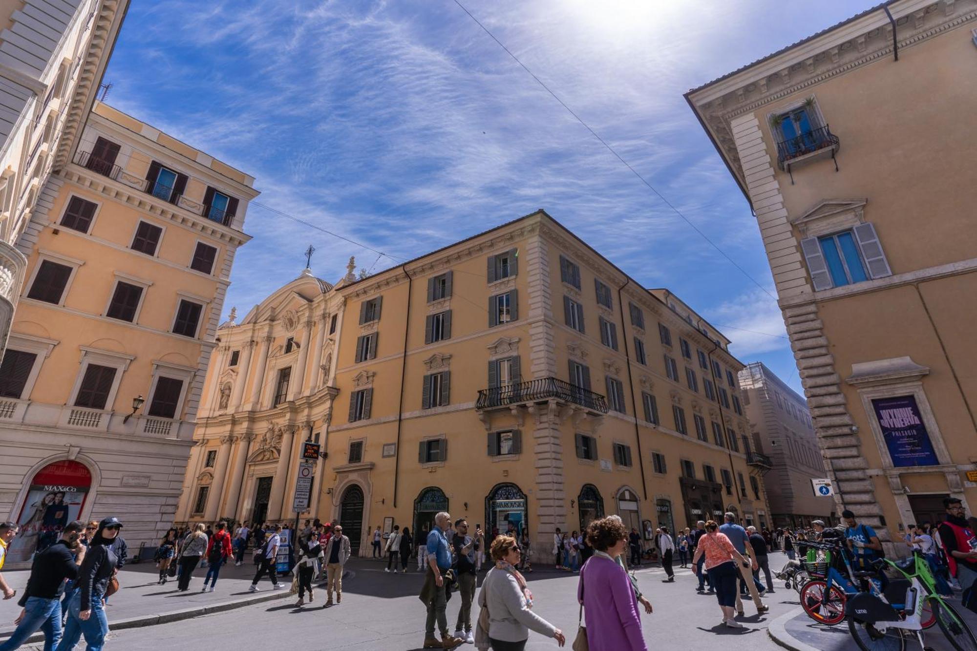 Palazzo Goldoni Condotti Collection