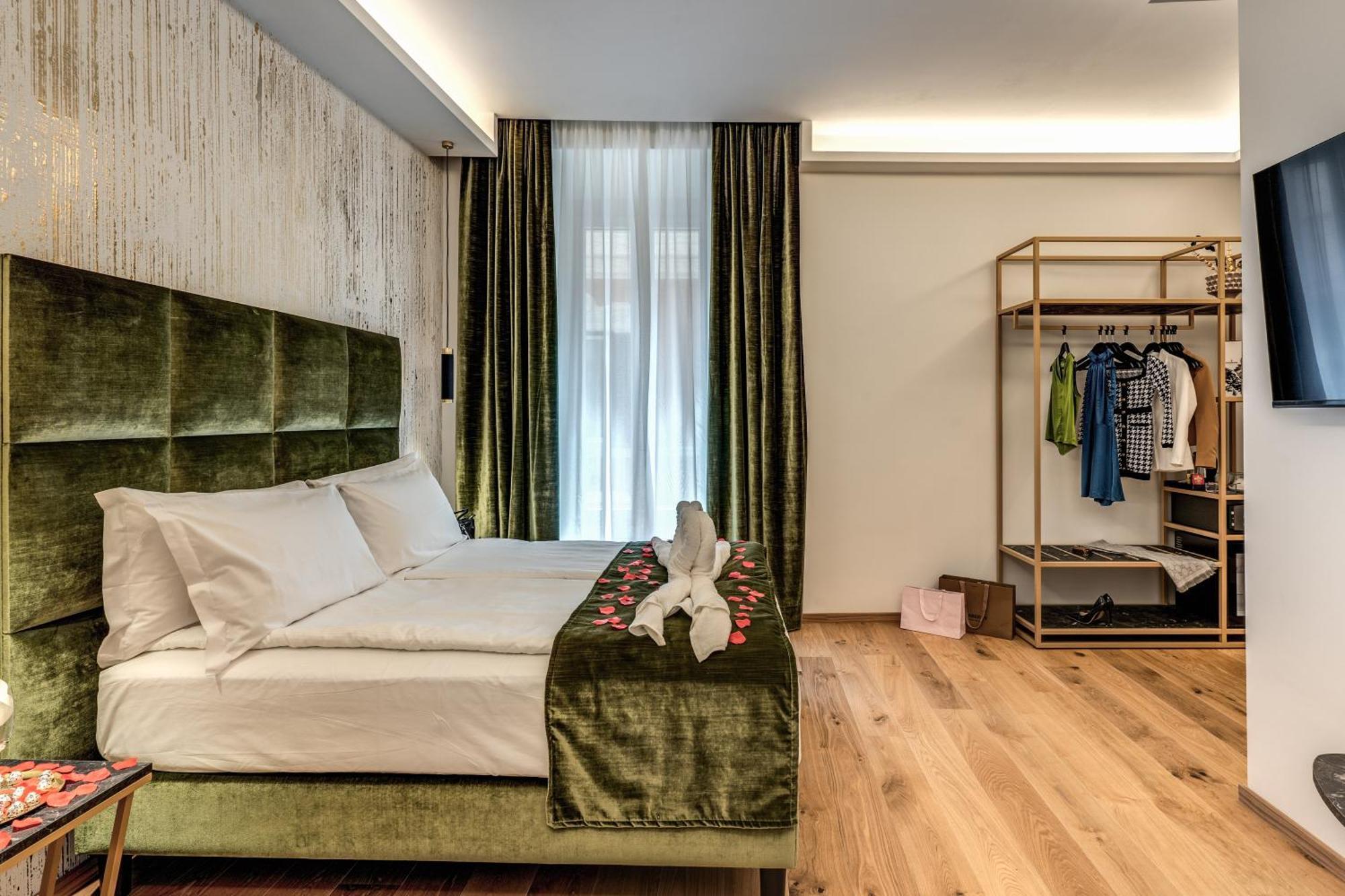 Palazzo Goldoni Condotti Collection 3*